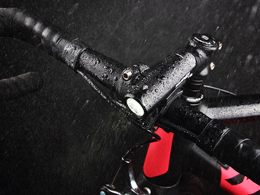RAVEMEN CR600 bike light IPX6 water resistance and durable anodized aluminum body